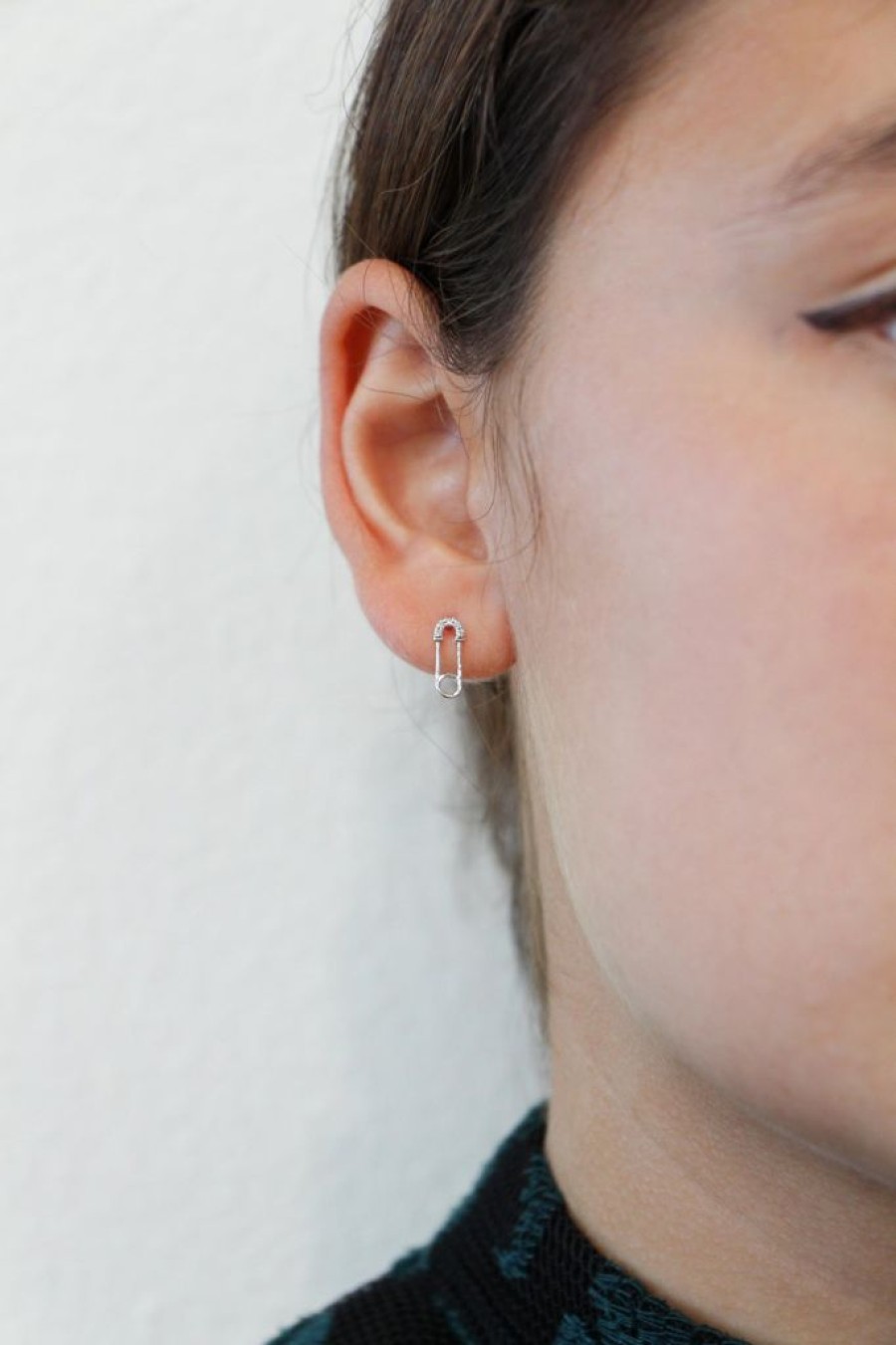 Gifts GEORGE THOMPSON | The Safety Pin Diamond Stud Earrings